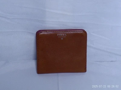 "Pre-Owned" Fossil Sydney BiFold Wallet Credit Card/ID Case Brown/Purple Colors Foto 1 de 4
