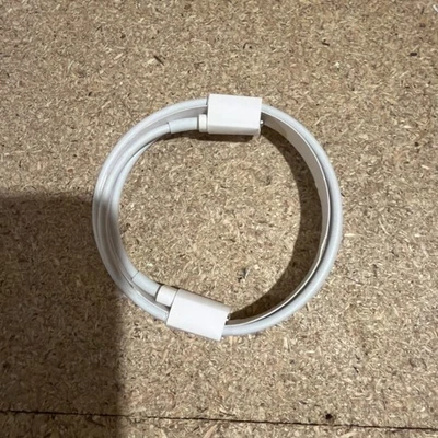 Apple MQUE2ZMA 1m Lightning Charger Cable for iPhone White - Image 1 of 3