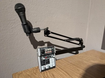 Kleines Studio Set mit Rode Mikrofon Behringer Mischpult Mikrofonarm und  Kabel - Bild 1 von 4