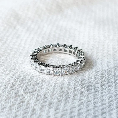 Banda de eternidad JCL de plata de ley 925 y circonitas cúbicas - corte redondo circonita cúbica - talla 8,5 Foto 1 de 4