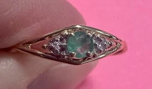 Ring mit grünem Stein. Massives Gelb 10K Gold. .9G Größe 6,25 - Bild 1 von 3