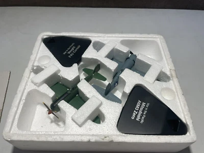 Atlas Editions escala 1/72 Guerra en el Pacífico F4U Corsair y Mitsubishi A6M3 Zero Foto 1 de 4