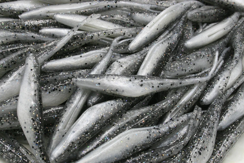 KILLER JIGS 4" Flukes Soft Plastic Jerkbait Smoke Sparkle / Pearl Bass Walleye Fishing