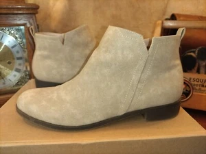 Journee Collection PETRA Bootie Women's size 9 TAUPE Tan Suede Leather 22781 NIB - Picture 1 of 16