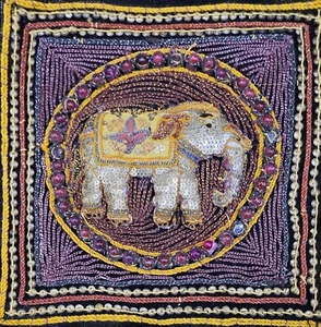 KALAGA Wandteppich aus Burma, mit Elefant auf verziertem Textil - Bild 1 von 7