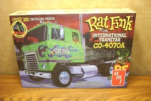 Kit modelo a escala 1/25 AMT INTERNATIONAL TRANSTAR CO-4070A ""RAT PINK - Imagen 1 de 5