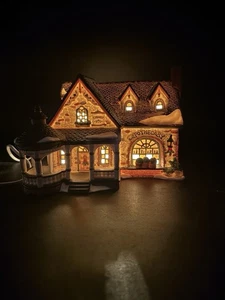 Santa's Workbench Victorian Christmas Village  Beekman Apothecary 1999 Light Up - Picture 1 of 14
