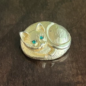 Spilla gatto vintage tono oro gatto con occhi di strass verdi - Foto 1 di 6