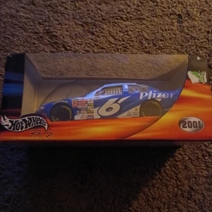 2001 NASCAR 1:24 Hot Wheels Racing #6 Pfizer Diecast Car Roush Racing - Picture 1 of 6