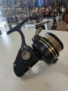 Lotto mulinelli da pesca spinning Penn 704Z J20 - Foto 1 di 5