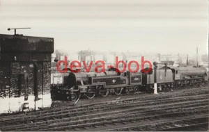 Eisenbahn Foto LMS 4P 42424 schwarz 5 44755 Stockport Edgeley Schuppen 1963 2-6-4T Lok - Bild 1 von 1