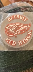 VINTAGE NHL HOCKEY DETROIT RED WINGS TEAM LOGO SAMMLERSTÜCK GUMMI 2 3/8" - Bild 1 von 5