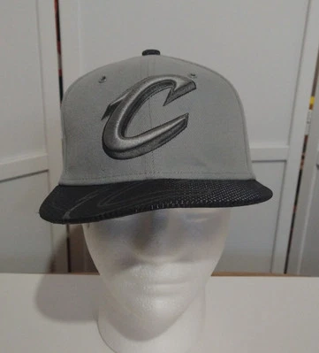 Pre Owned NBA Cleveland Cavaliers New Era Youth Hat Strap Back Excellent Shape  - Image 1 of 4