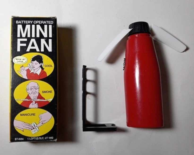 Mini ventilador portátil vintage a batería - rojo mantener fresco viene con soporte Foto 1 de 1
