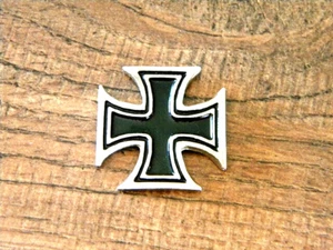 IRON CROSS VEST PIN LAPEL HAT BADGE 1-1/8" x 1-1/8" WWII GERMAN RIDER MOTORCYCLE - Imagen 1 de 1