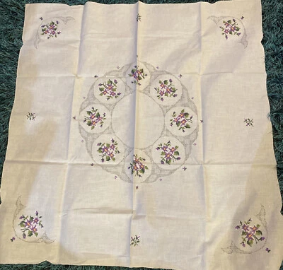Vtg Venezuelan handmade crosstitch tablecloth Excellent Condition - Image 1 of 4