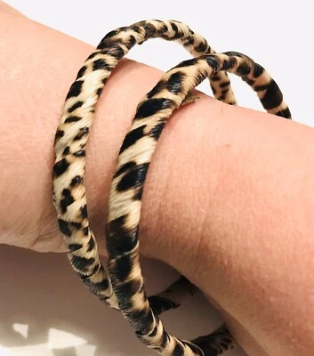 Faux Leather Wrap Animal Print Bangle Bracelets (2) J6923 Foto 1 de 4