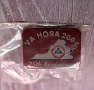 VA HOSA 2004 25th Anniversary rote Emaille Pin - Bild 1 von 2