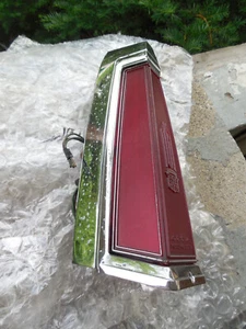 1977 CADILLAC COUPE SEDAN DEVILLE FLEETWOOD LEFT TAILLIGHT PITTING OEM USED PIT - Foto 1 di 12