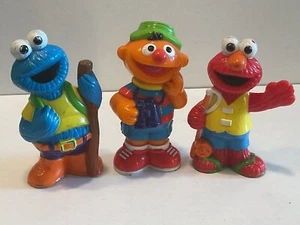 Barrio Sésamo Jim Henson 3 figuras: Ernie, Elmo, monstruo de migas como caminante conjunto - Imagen 1 de 5