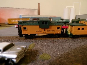 Caboose pintado personalizado escala N MAINE CENTRAL WIDE VISION #670 - Imagen 1 de 3