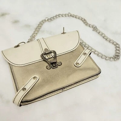 Cartera Bolso de Hombro Vintage Años 70 Desplazamiento Herrajes Cierre Blanco Charol Gamuza Foto 1 de 4