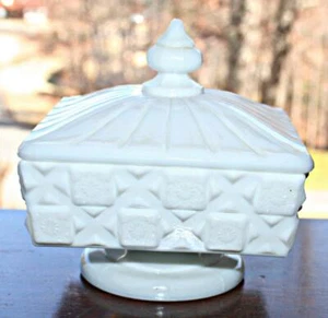 WESTMORELAND MILK GLASS OLD QUILTED PATTERN COVERED CANDY DISH - Picture 1 of 1