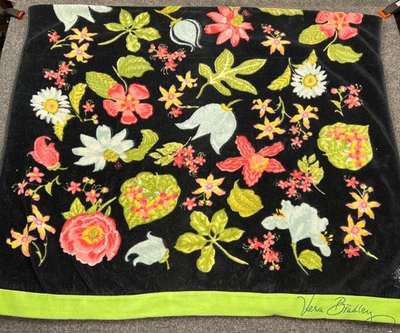 Vera Bradley Flores y Hojas Toalla de Playa Negra Borde Verde 60" X 35" Foto 1 de 4