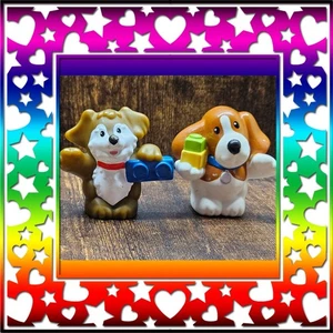 Fisher Price Little People Set 2 Hunde Welpen Hund Hund braun & weiß Spielzeug - Bild 1 von 3