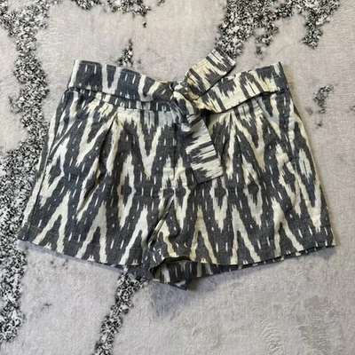 J Crew Shorts Womens Size 8 Gray White Geometric Pattern Pleated Bow Tie Belt - Image 1 of 4