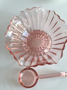 Pink  glasS mayo/ custard dish with liddo 3 footed Vintage MCM - Picture 1 of 4