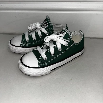 Nuevos zapatos Converse verdes para niños pequeños talla 8 Foto 1 de 4