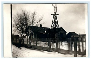Casa de residencia temprana con molino de viento postal RPPC - Imagen 1 de 2