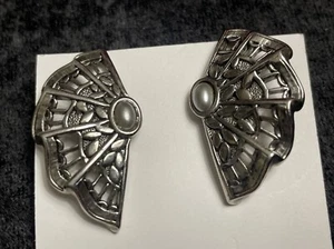 Avon Earrings Vintage Silvertone With Faux Oval Pearl - Bild 1 von 4