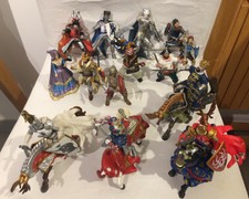 Lot 18 Figurines Chevaliers médiévaux ( Papo )