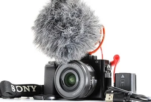 Sony Alpha a6100 24.2MP English Lens 16-50mm microphone -shots 1,624-Near Mint- - Picture 1 of 24