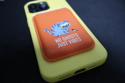 Cartera para tarjetas iPhone Magsafe: edición Cazadores de demonios impresión de tigre Foto 1 de 4