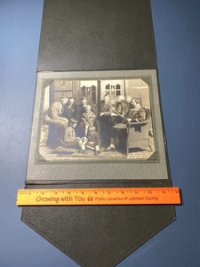 1930er PROFESSIONELLES FAMILIENFOTO - MAMA & PAPA - 7 KINDER - ENTSPANNTES WOHNZIMMER - 8x10 - Bild 1 von 6