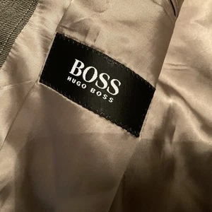 Hugo Boss Suit Mens 44L 2 Button 100% Wool Pants 38x33 Flat - Picture 1 of 20
