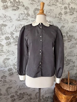 Blusa a rayas gris y negra vintage años 80 MJ Concepts en ropa deportiva con cuello  Foto 1 de 4