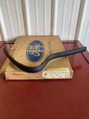 1975-77 FORD GRANADA RH ALMOFADA DE PARA-CHOQUE DIANTEIRO D5DZ-17K833A - Imagem 1 de 4