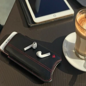 IPHONE 13 Pro Étui Portefeuille Cuir Noir Désinfectantes Doublure Tue 99.9% - Photo 1 sur 6