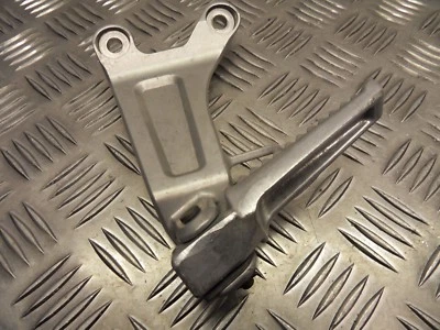 Honda CBR600RR Left rear pillion foot peg hanger 2003 to 2004 — 第 1/4 张图片