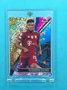 Topps Finest UCL 2021-22 Alphonso Davies/50 refractor de motas de oro - Imagen 1 de 2