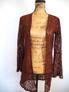 Braun Boho Spitze Blumen ausgestellte Ärmel vorne offen mittellange Strickjacke Größe XS neu mit Etikett - Bild 1 von 6