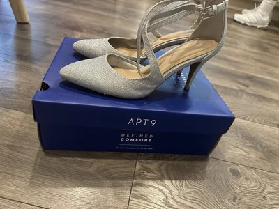 Apt 9 Silver Heels Size 8.5 - Image 1 of 4