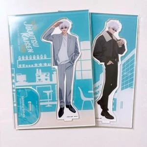 NUEVO Jujutsu Kaisen Café Satoru Gojo Acrílico Soporte Figura Set 2024 Oficial - Imagen 1 de 1