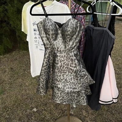 Blondie Nites de Stacy Sklar estampado de guepardo negro plateado sin mangas 1 Foto 1 de 4