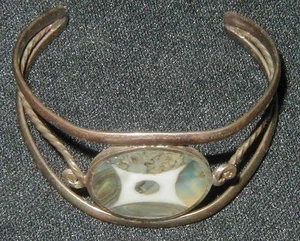 VINTAGE ALPACA MEXICO SILVER TONED CHILD'S? BRACELET w ABALONE INLAY - Picture 1 of 5