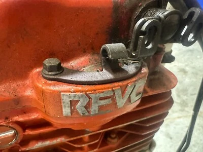 Soporte receptor cable de descompresión del motor lateral superior Honda XL600R 1986 Foto 1 de 4